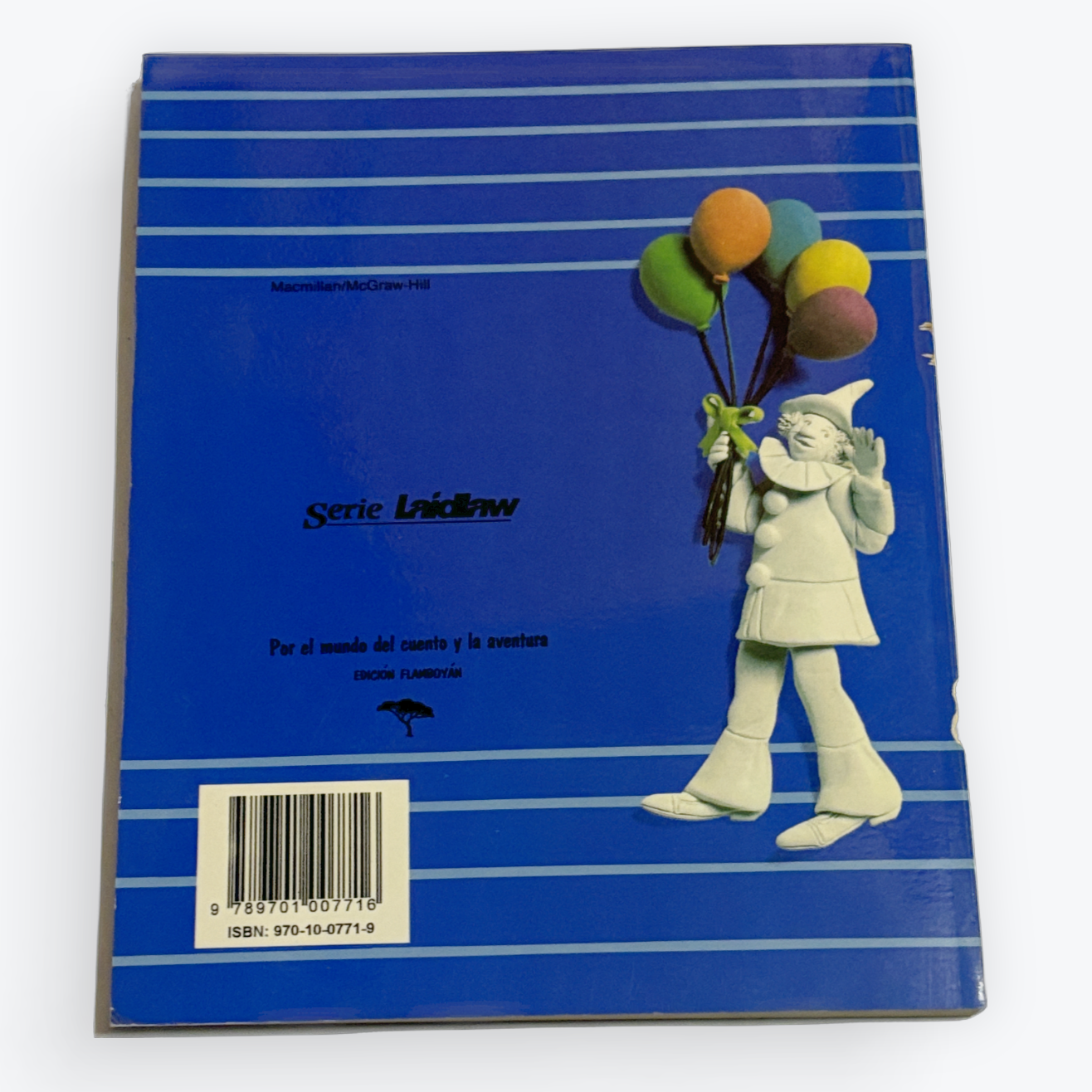 The back cover of a Spanish-language book titled 'Serie Inicial' by Mario Vargas Llosa, featuring a blue background with horizontal stripes, a cartoon figure holding balloons, and a barcode label at the bottom left.
